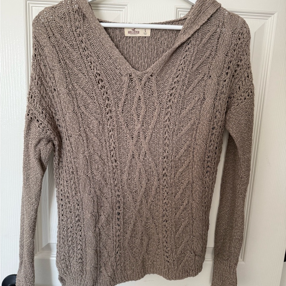 Hollister Women's V-Neck Sweater in Taupe